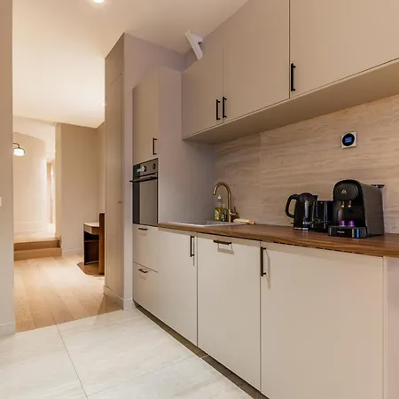 Apartmán Elegant 3-room Air-conditioned In The Heart Of 10 *