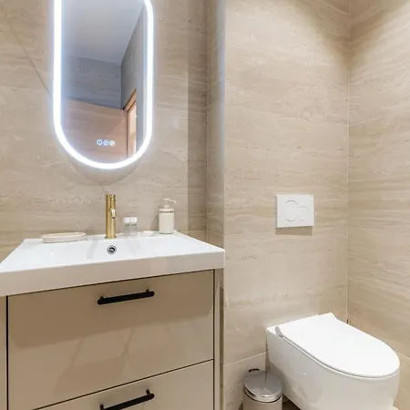 Elegant 3-room Air-conditioned In The Heart Of 10 Apartmán *