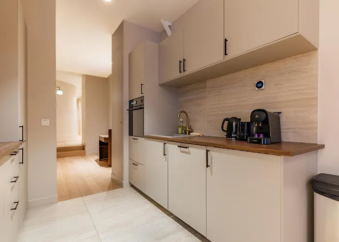 Apartmán Elegant 3-room Air-conditioned In The Heart Of 10 *