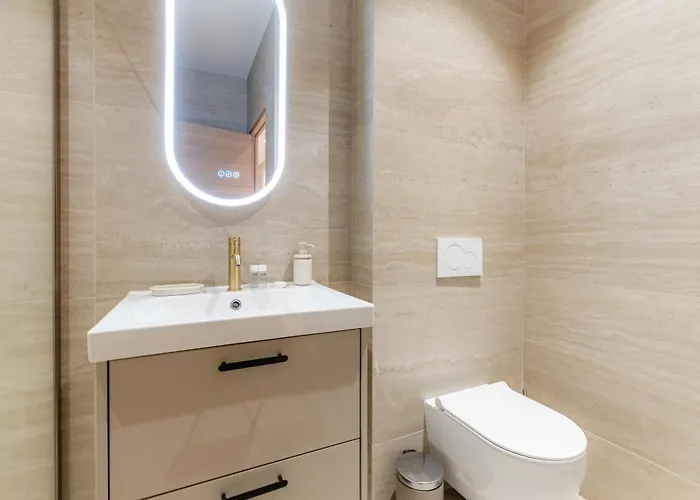 Elegant 3-room Air-conditioned In The Heart Of 10 Apartmán *