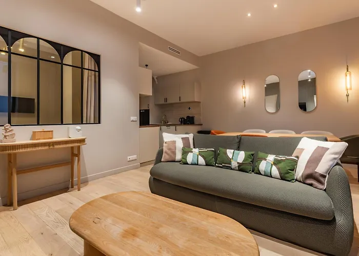 Elegant 3-room Air-conditioned In The Heart Of 10 Apartmán *