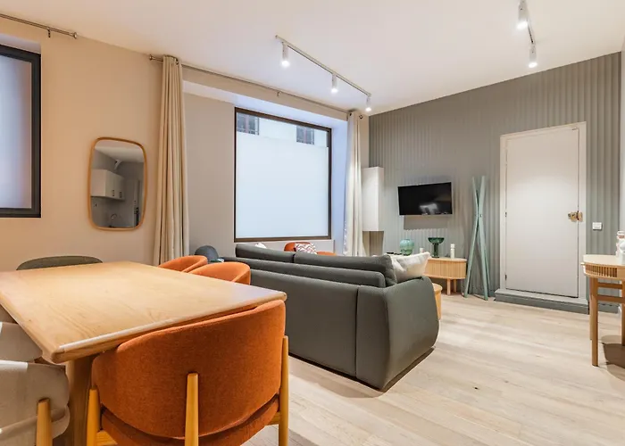 Elegant 3-room Air-conditioned In The Heart Of 10